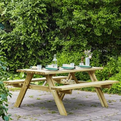 What is the Best Treatment for Outdoor Picnic Tables?