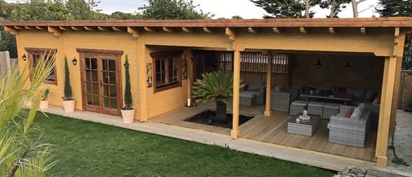 What is the Difference Between a Gazebo and a Pergola?