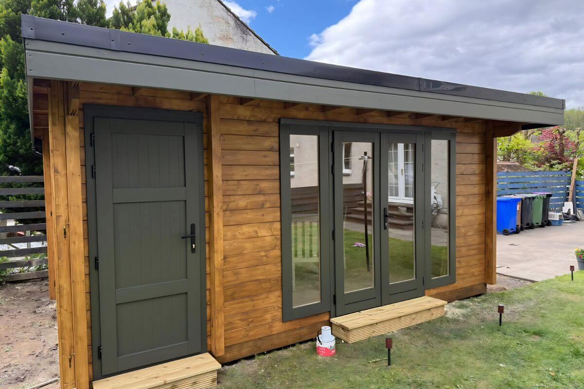 Insulated garden room
