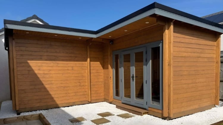 Complete UK Guide to Bespoke Garden Log Cabins